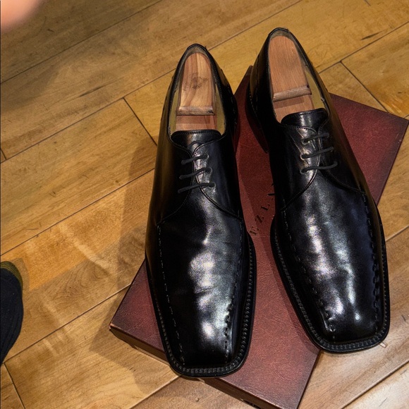 Mezlan, sample shoes with limited usage.